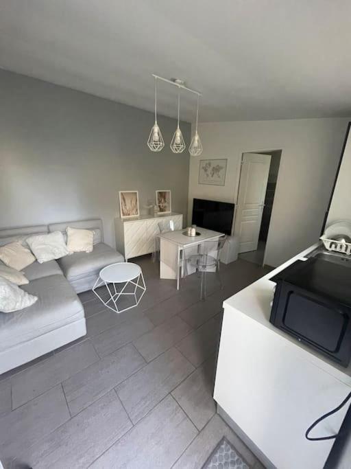 Appart T2 Proche Aeroport Roissy Lägenhet Tremblay-en-France Exteriör bild